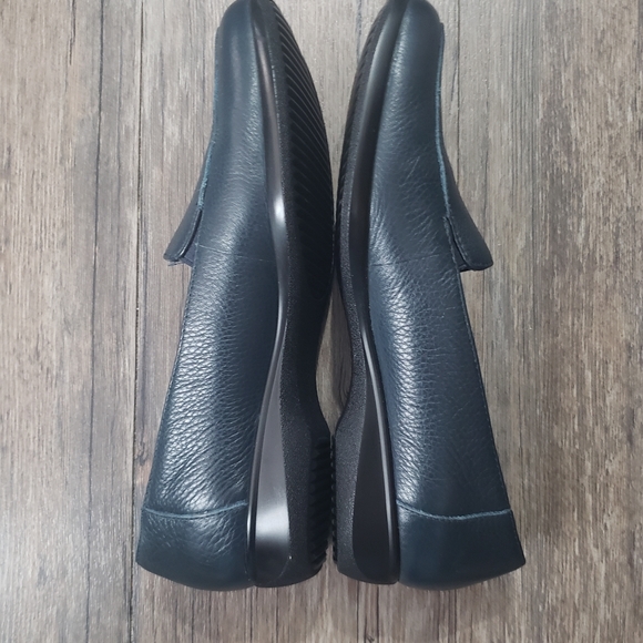 Trotters Leather Slip On Loafer Shoe Size 6.5 Women Blue Flats - Picture 4 of 7